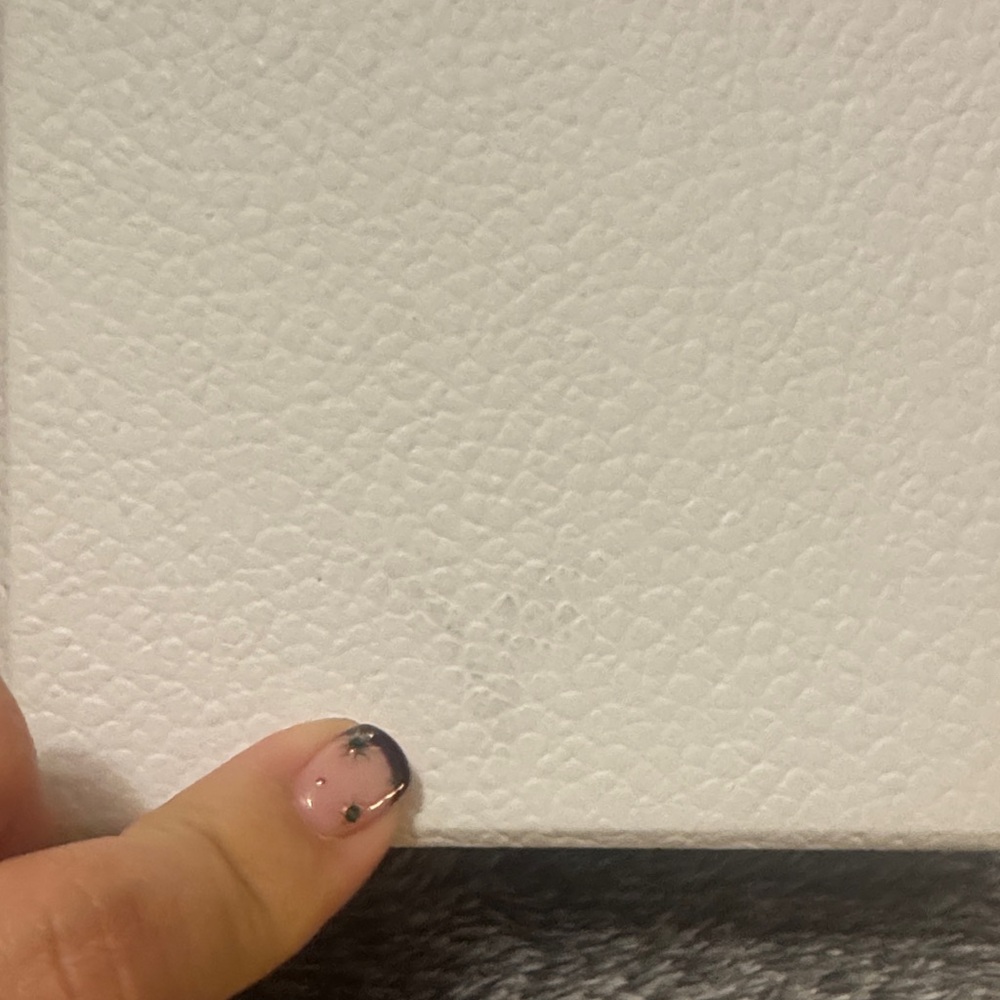 Dior Cream Textured Box with Gold Lettering - Picture 4 of 4